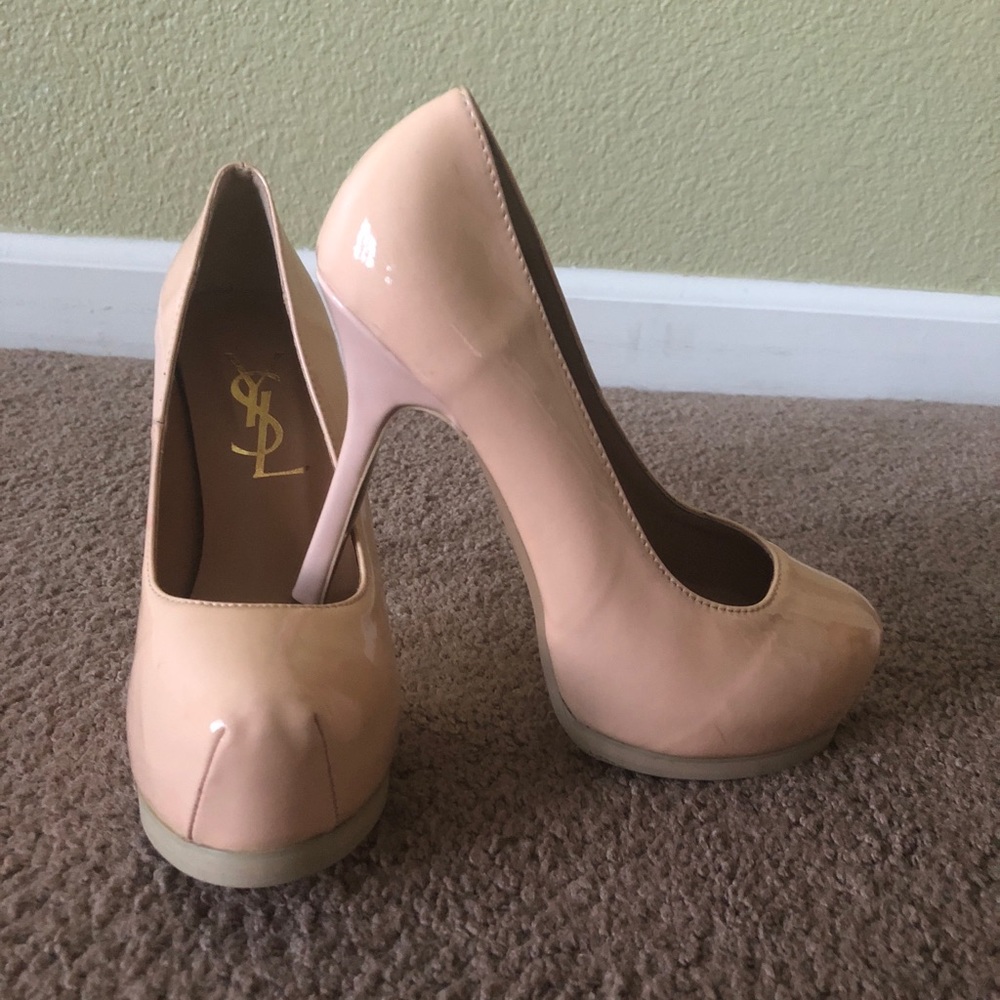 YSL “tribtoo” nude patent leather pumps
